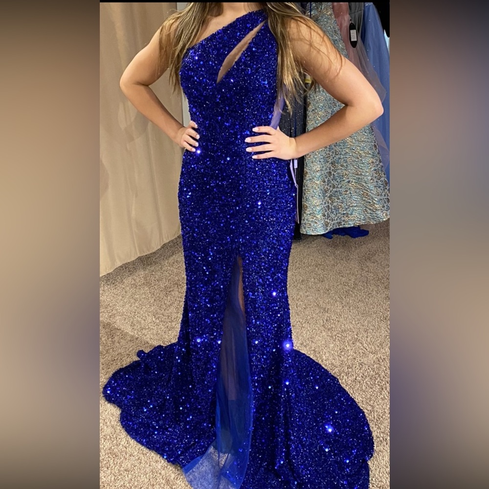 Ladivine prom dress